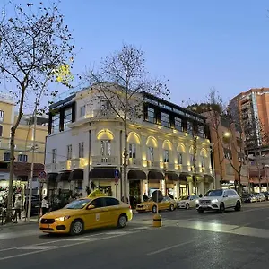 Hotel The Crown Boutique &, Tirana