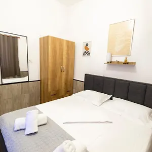 Tiny Cute Near The Center - 5 Min Walk Apartament